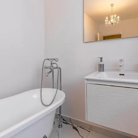 Holiday home In With Jacuzzi *
